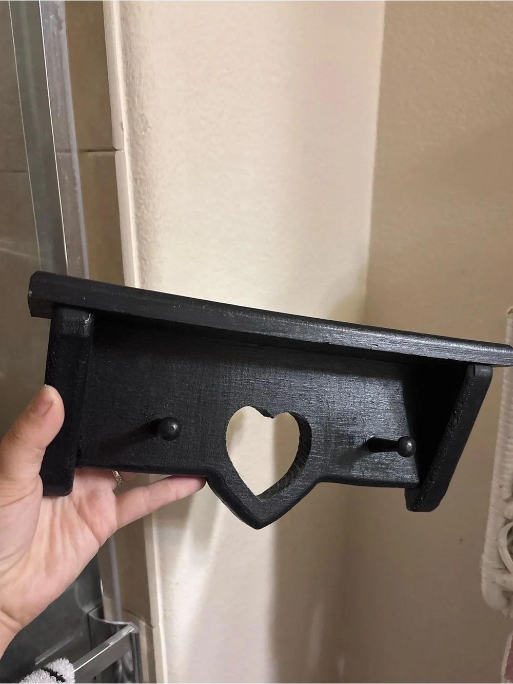 Black Heart Accent Wall Shelf with Pegs - Unbranded